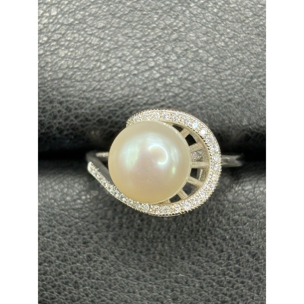 New Condition Sterling Silver Freshwater Pearl Cubic Zirconia Ring Size 7 G29